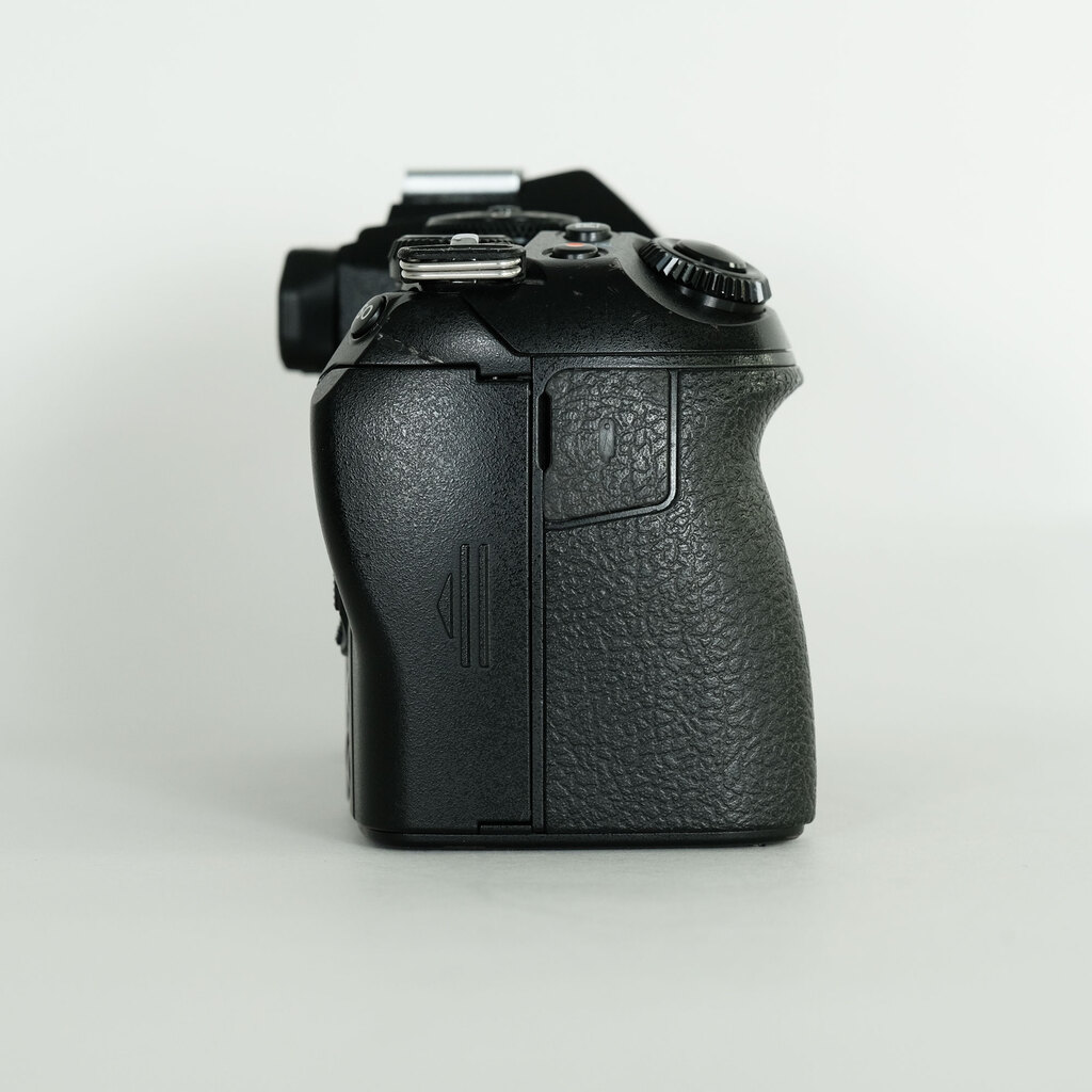 OLYMPUS OM-D E-M1 Mark III