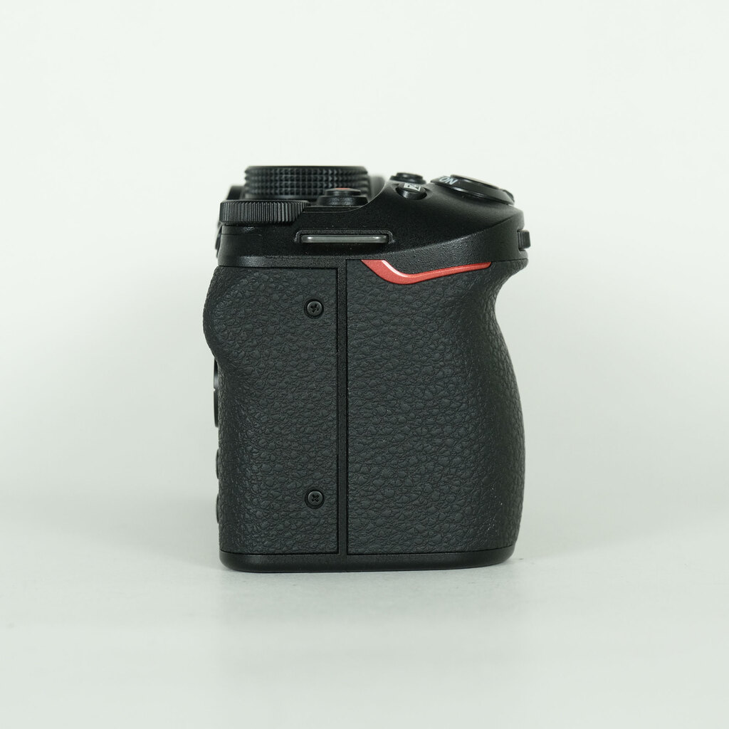Nikon Z30の出品 | ONE SCENE（ワンシーン）