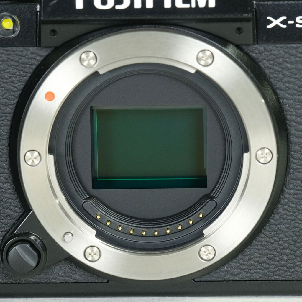FUJIFILM X-S10