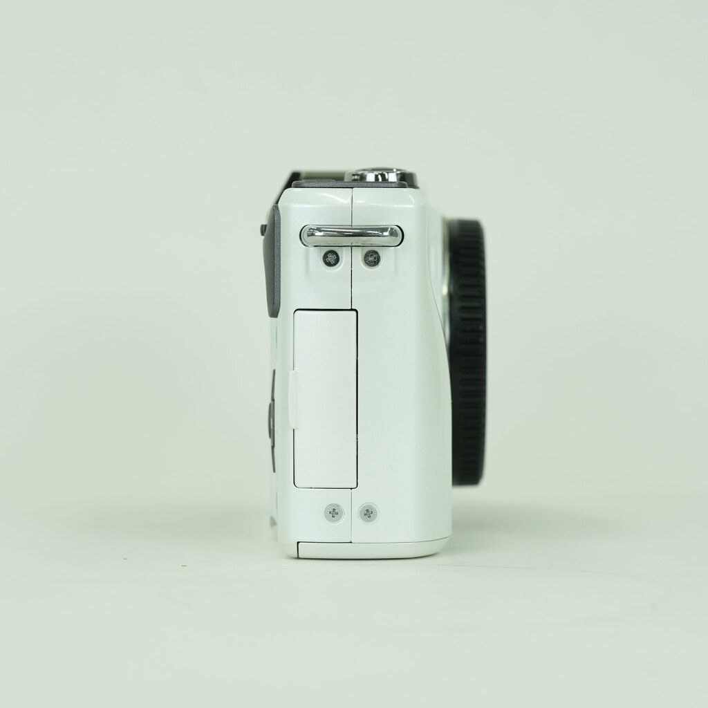 Panasonic LUMIX DMC-GF2-K ボディ ホワイト Panasonic LUMIX DMC-GF2-K ボディ ホワイト