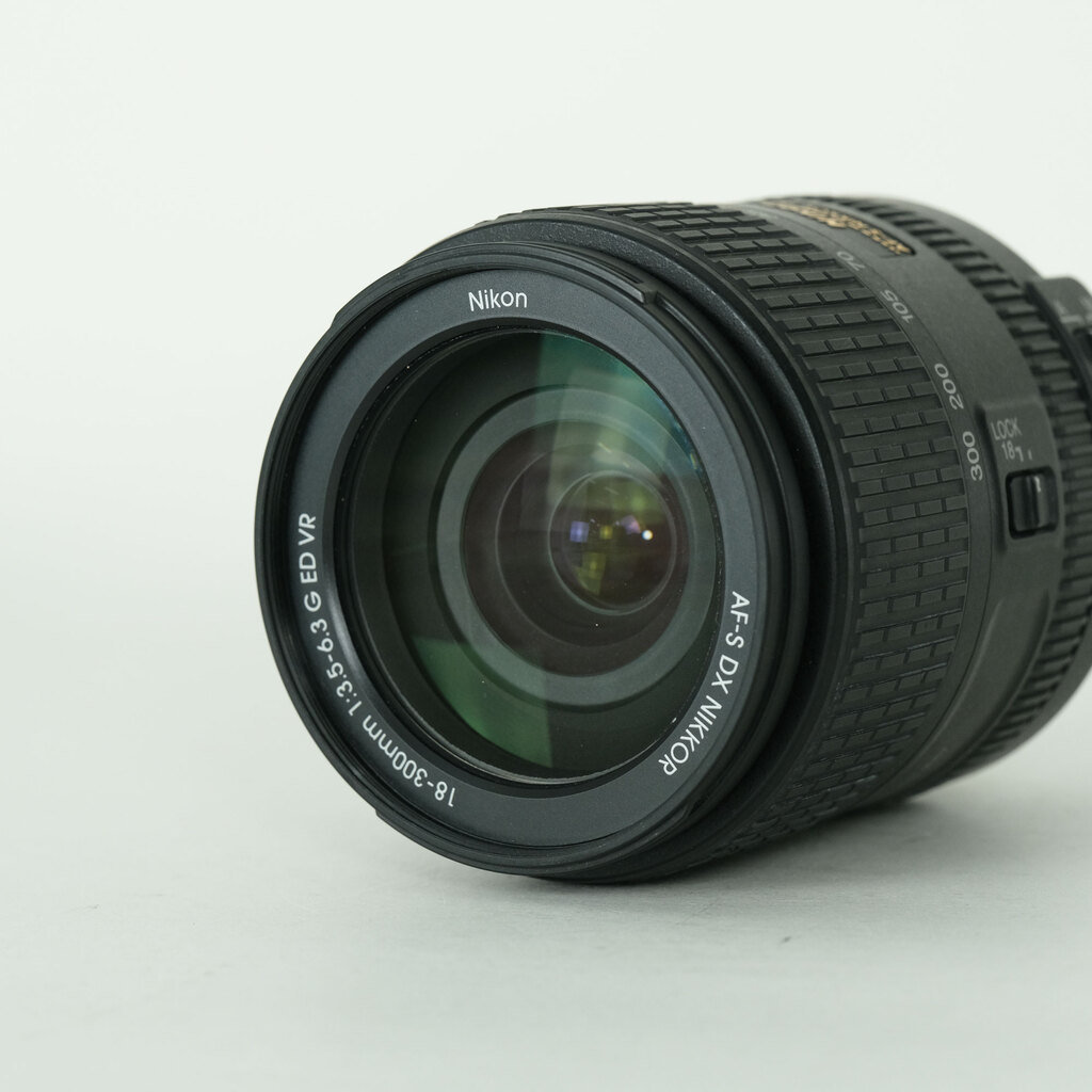 Nikon AF-S DX NIKKOR 18-300mm f/3.5-6.3G ED VR