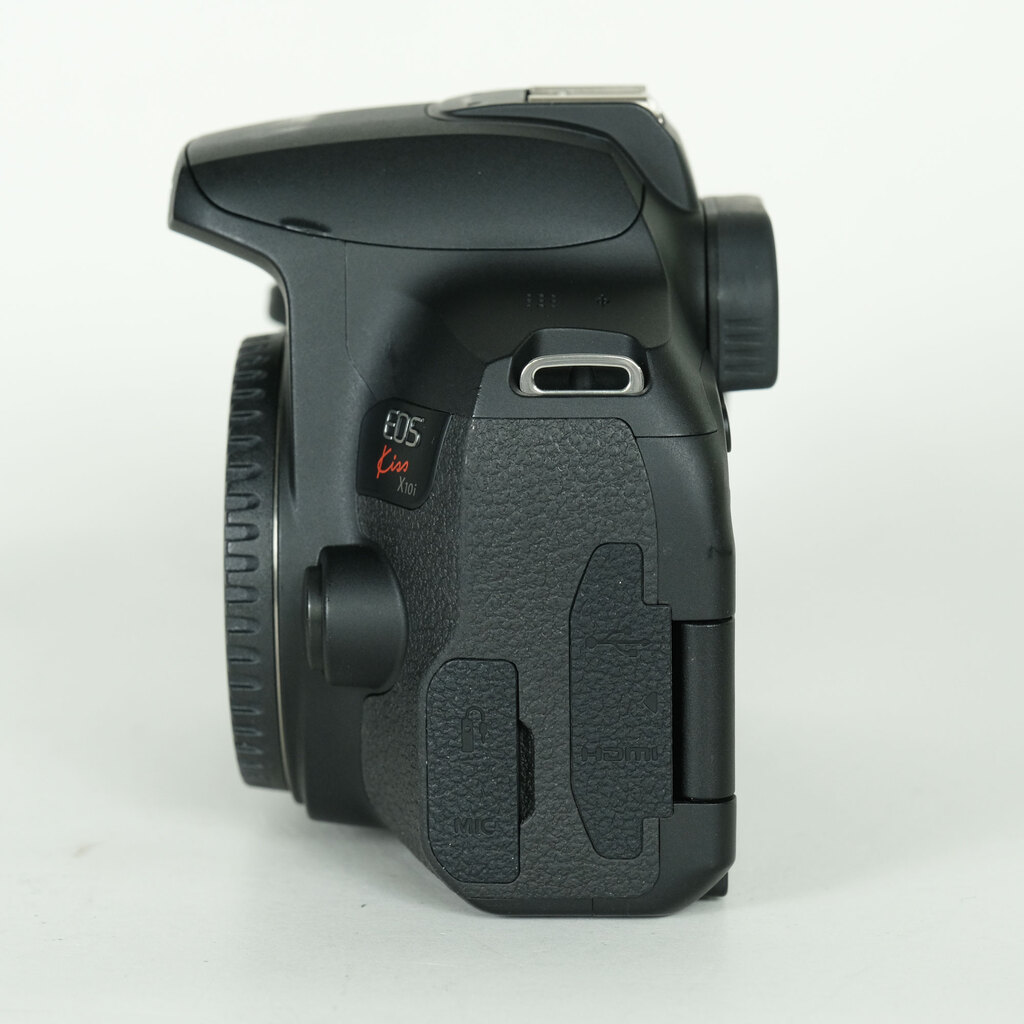 Canon EOS Kiss X10i [�{�f�B]