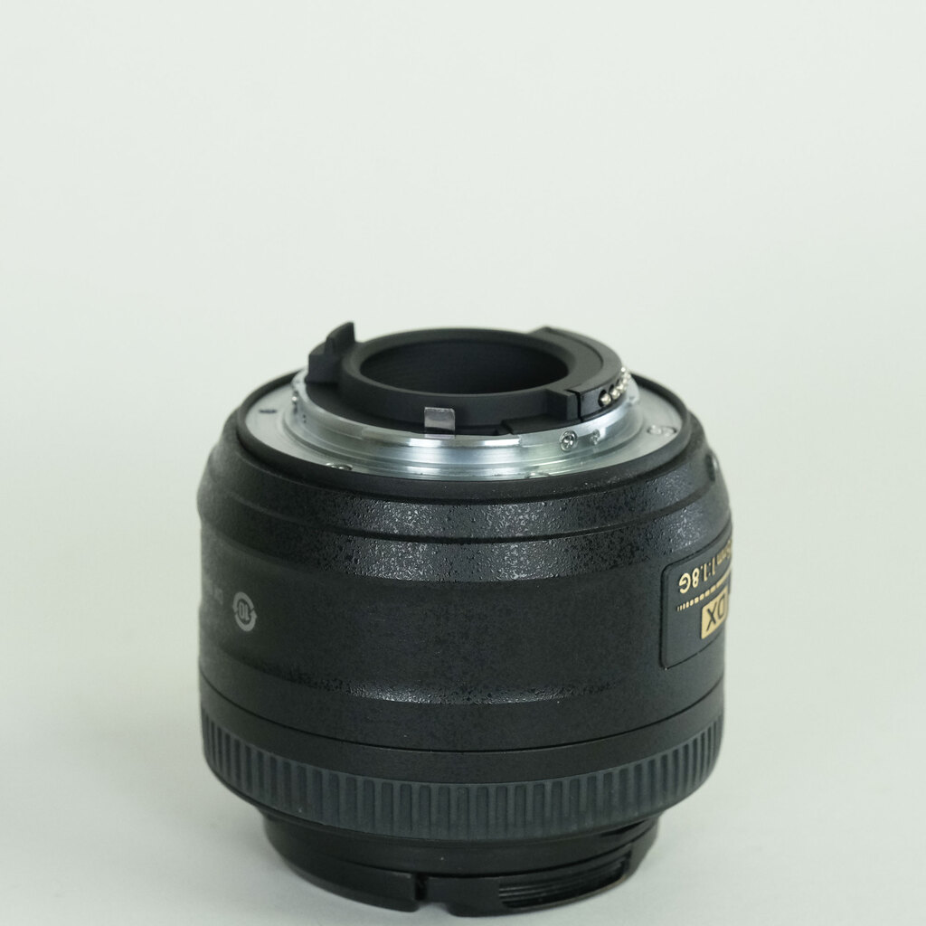 Nikon AF-S DX NIKKOR 35mm f/1.8G Nikon AF-S DX NIKKOR 35mm f/1.8G