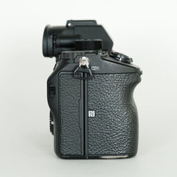 SONY α7RIII ボディ ILCE-7RM3A   【後期モデル 液晶下部にSONYロゴなし】