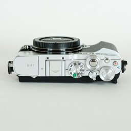OLYMPUS PEN E-P7