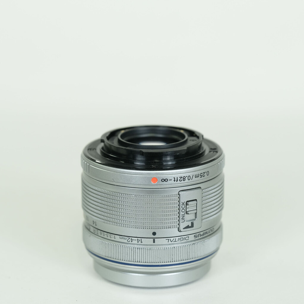 OLYMPUS M.ZUIKO DIGITAL 14-42mm F3.5-5.6IIR シルバー