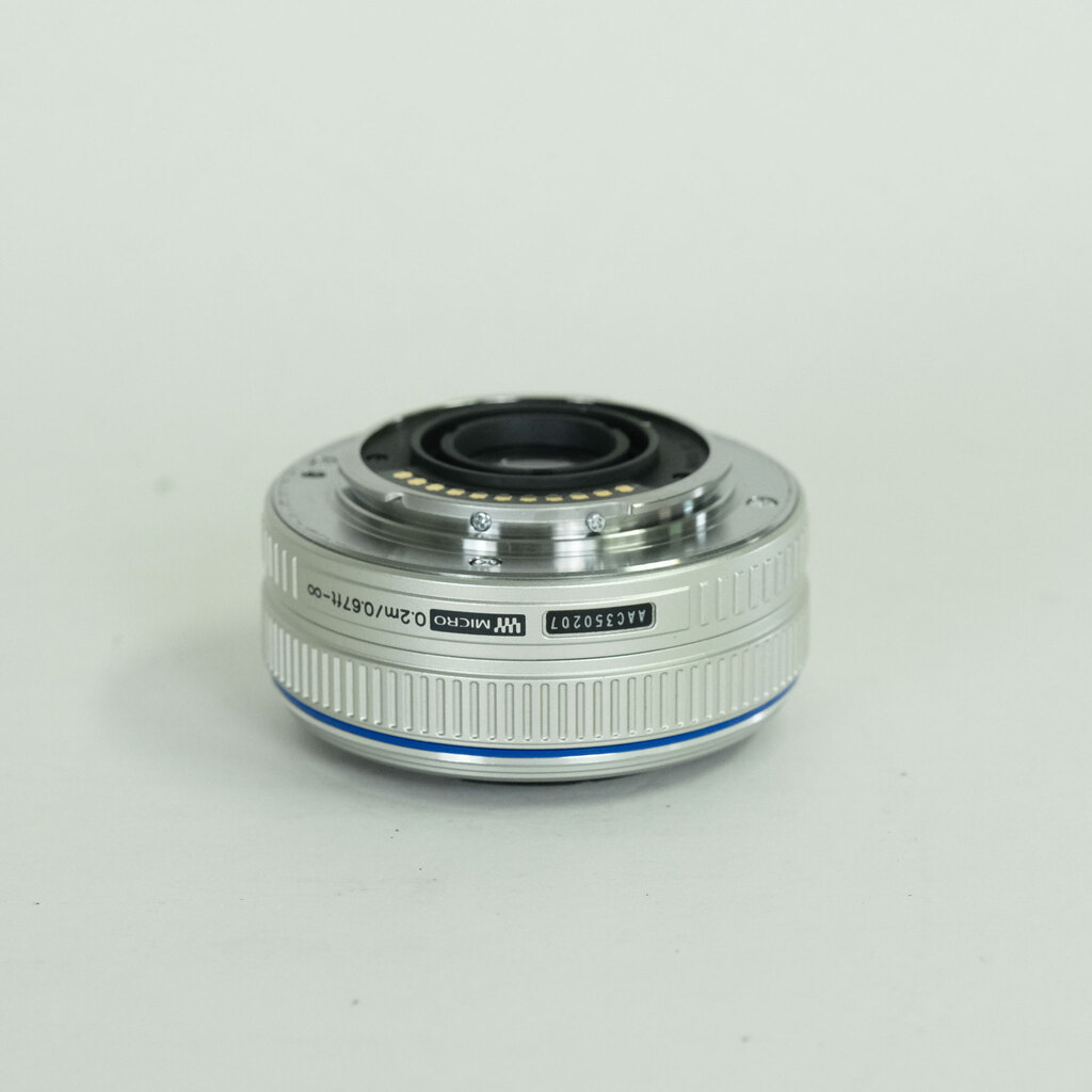 OLYMPUS M.ZUIKO DIGITAL 17mm F2.8 シルバー