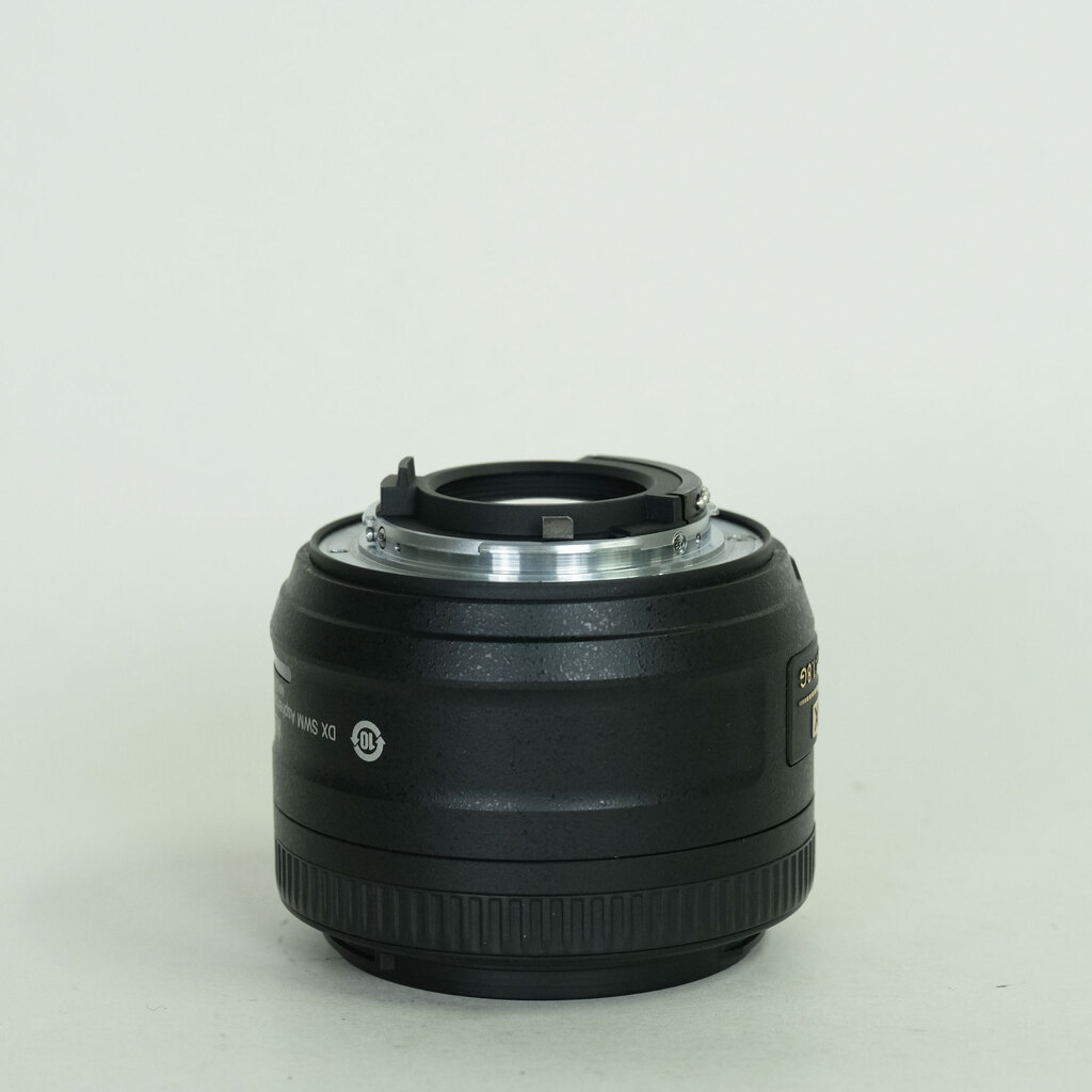 Nikon AF-S DX NIKKOR 35mm f/1.8G Nikon AF-S DX NIKKOR 35mm f/1.8G