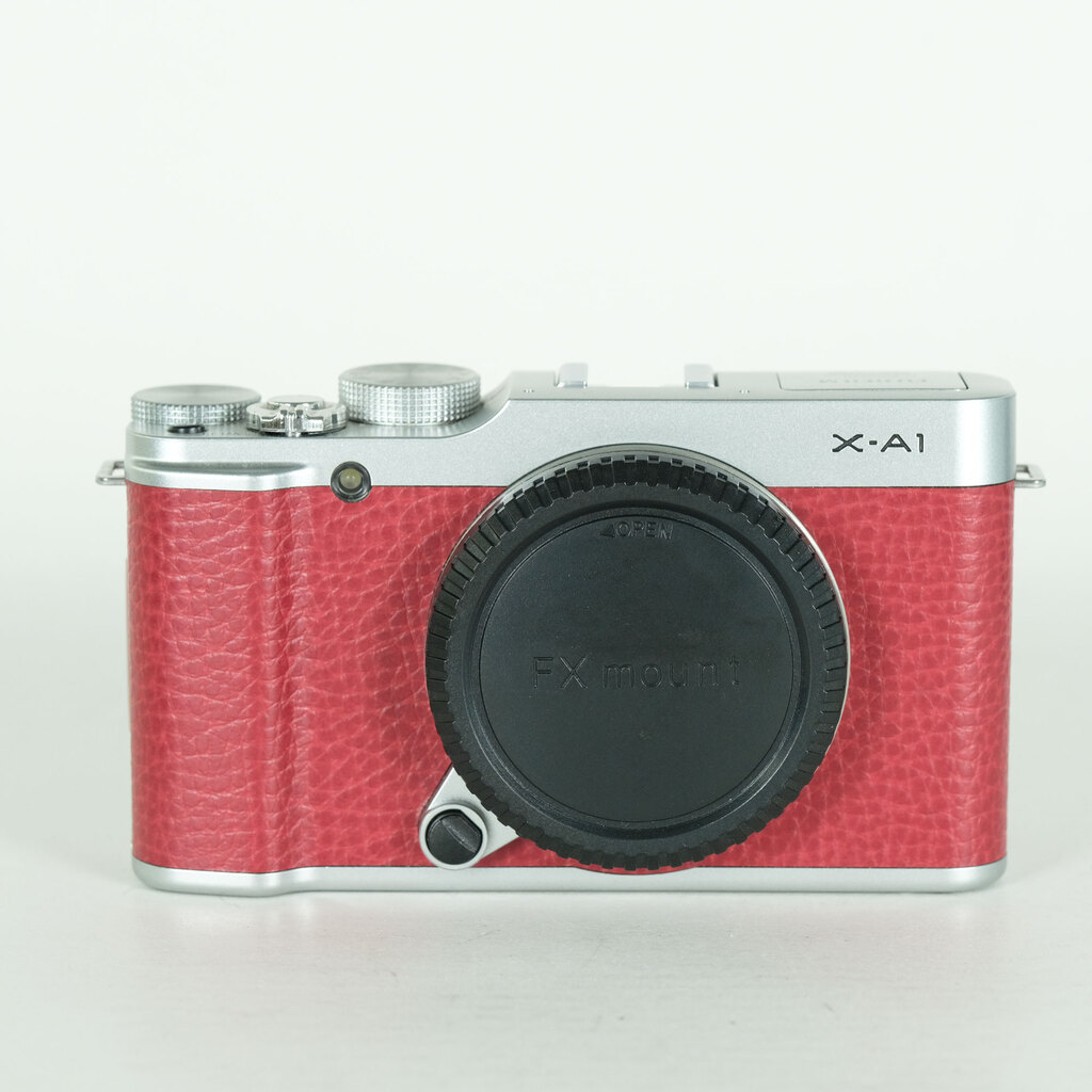 FUJIFILM ミラーレス一眼カメラ　XA-1 レッド FUJIFILM X-A1 ボディ レッドの出品 | ONE SCENE（ワンシーン）
