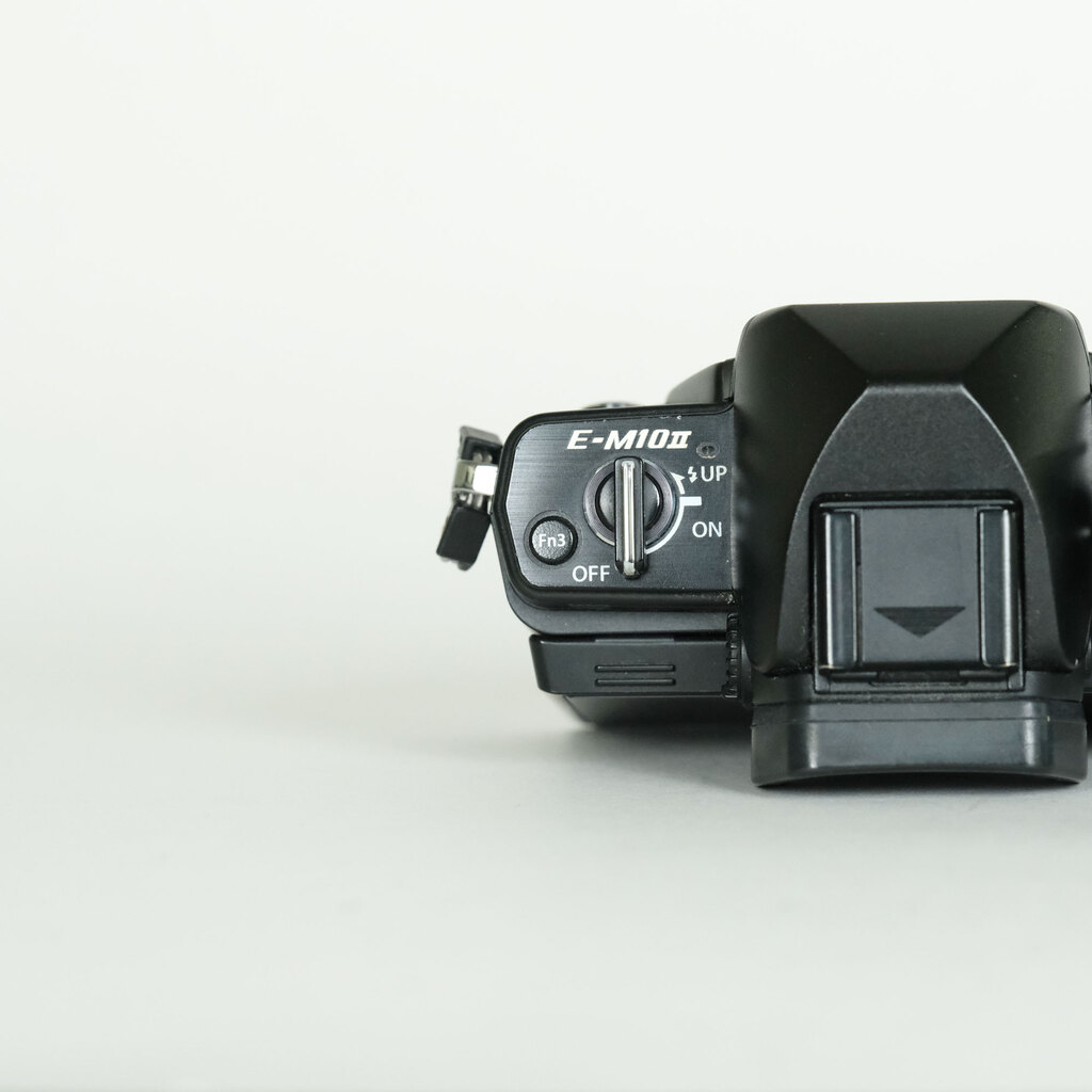 OLYMPUS OM-D E-M10 Mark II