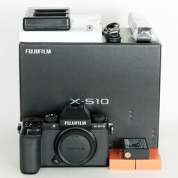 FUJIFILM X-S10