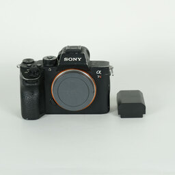 SONY α7R III(ILCE-7RM3) SONY α7R III(ILCE-7RM3)