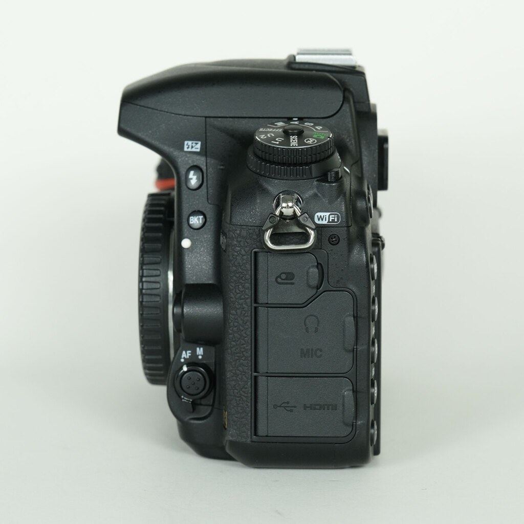 Nikon D750 [�{�f�B]