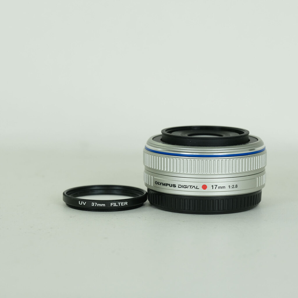 OLYMPUS M.ZUIKO DIGITAL 17mm F2.8 シルバー