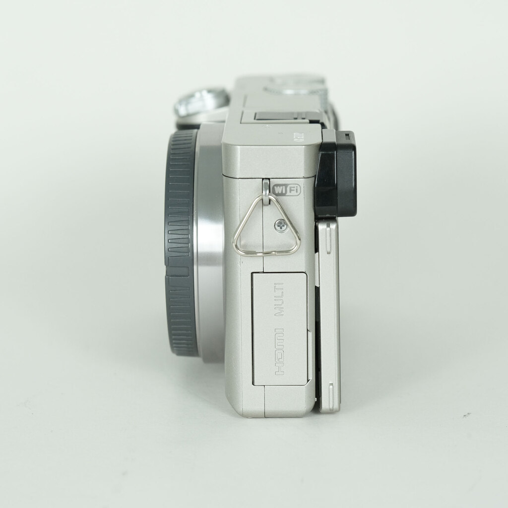 SONY α6000（ILCE-6000）の出品 | ONE SCENE（ワンシーン）