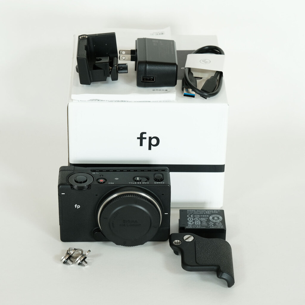SIGMA fp ボディ レンズセット おまけ付き SIGMA fp ボディ レンズセット おまけ付き シグマ SIGMA fp ボディ