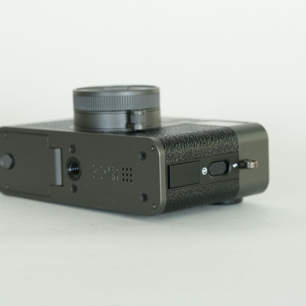 FUJIFILM X half X-HF1