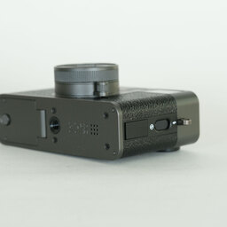 FUJIFILM X half X-HF1