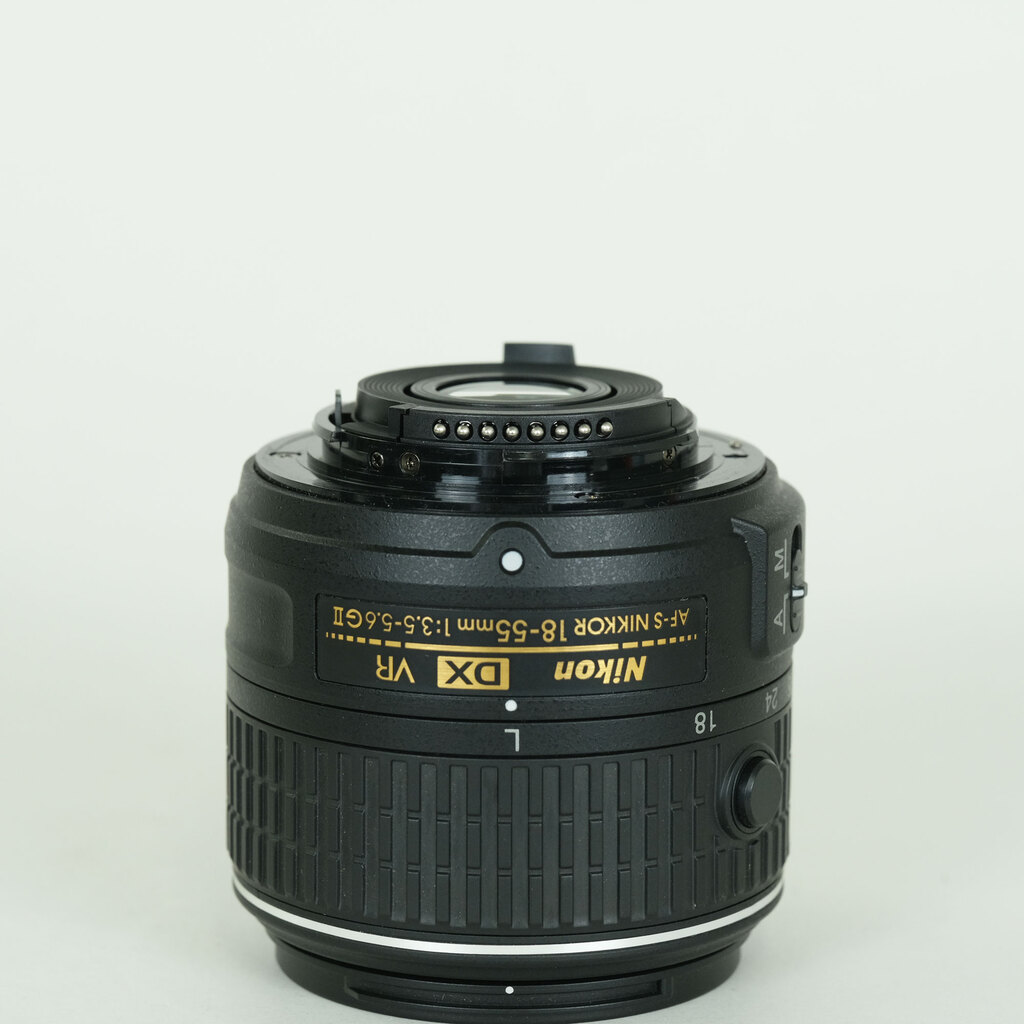 Nikon AF-S DX NIKKOR 18-55mm f3.5-5.6G VR II Nikon AF-S DX NIKKOR 18-55mm f3.5-5.6G VR II