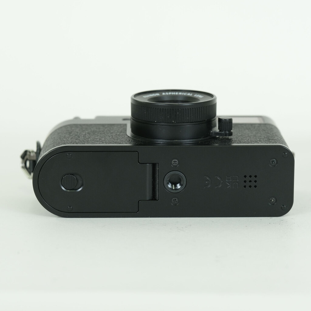 FUJIFILM X half X-HF1