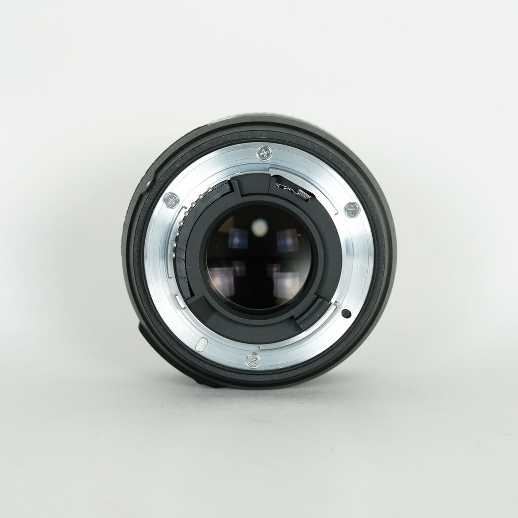 Nikon AF-S DX NIKKOR 35mm f/1.8G Nikon AF-S DX NIKKOR 35mm f/1.8G