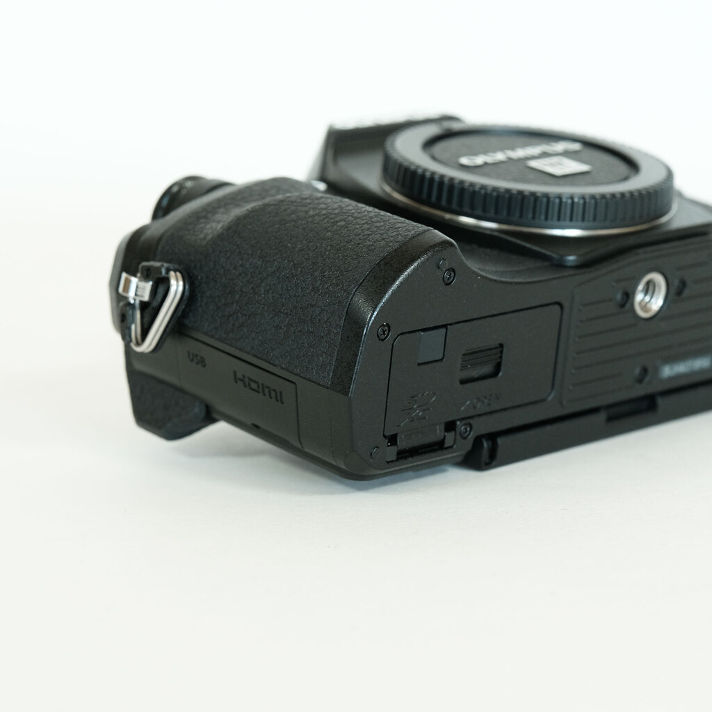 OLYMPUS OM-D E-M10 Mark IVの出品 | ONE SCENE（ワンシーン）