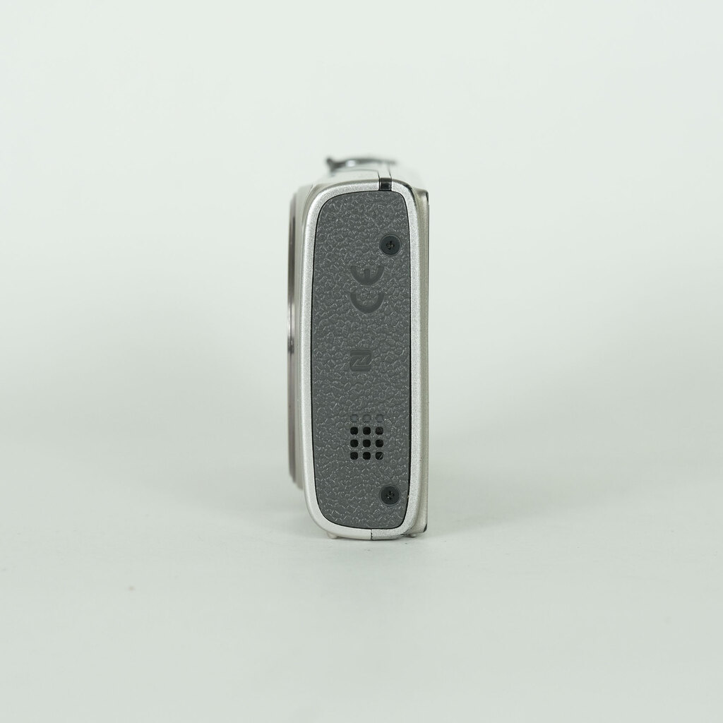 Canon IXY 650 シルバー