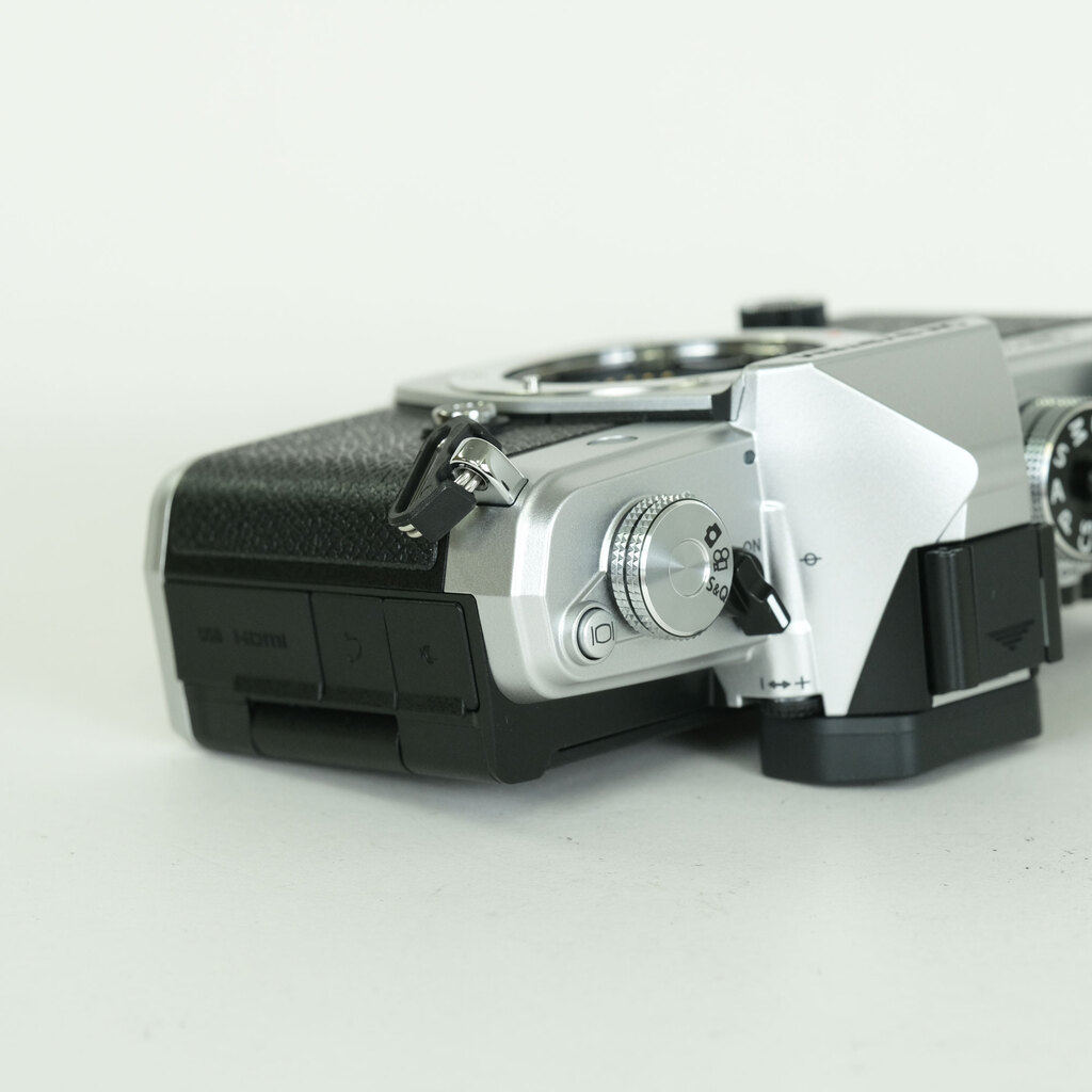 OM SYSTEM OM-3