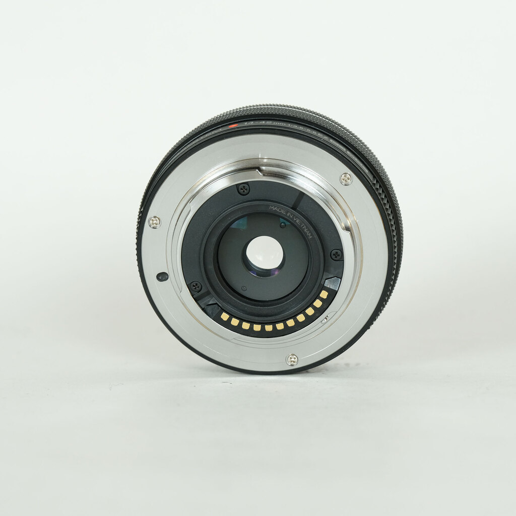 OM SYSTEM M.ZUIKO ED 14-42mm F3.5-5.6 EZ ブラック OM SYSTEM M.ZUIKO ED 14-42mm F3.5-5.6 EZ ブラック