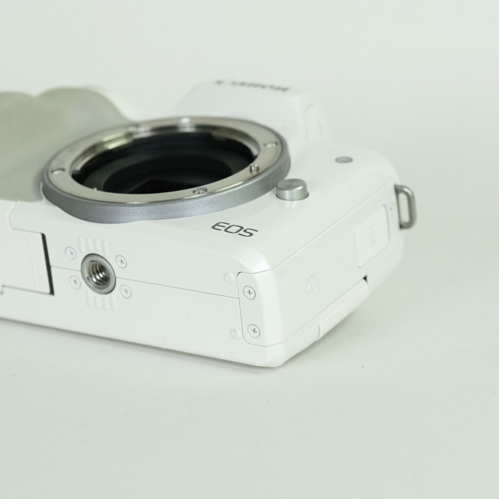 Canon EOS Kiss M Canon EOS Kiss M