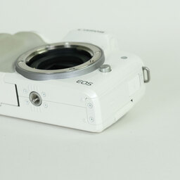 Canon EOS Kiss M Canon EOS Kiss M