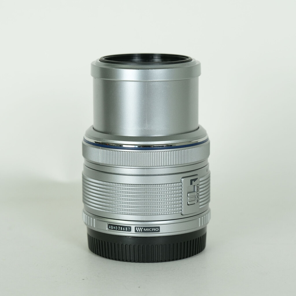 OLYMPUS M.ZUIKO DIGITAL 14-42mm F3.5-5.6IIR シルバー