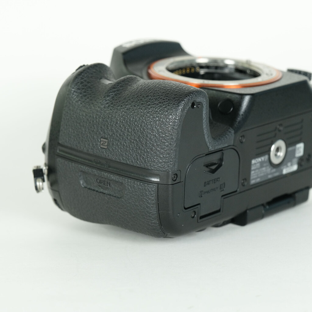 SONY α99II（ILCA-99M2）の出品 | ONE SCENE（ワンシーン）