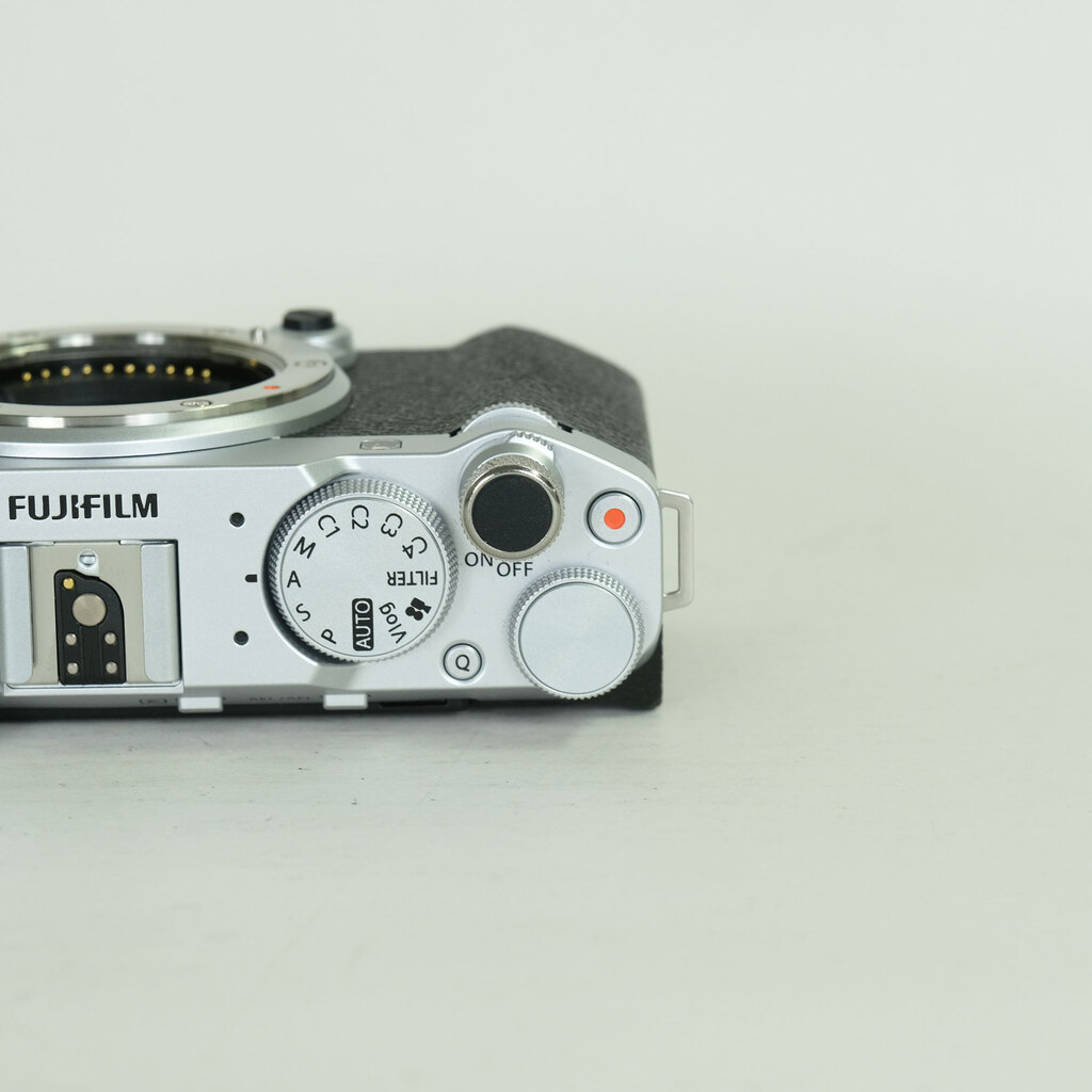 FUJIFILM X-M5