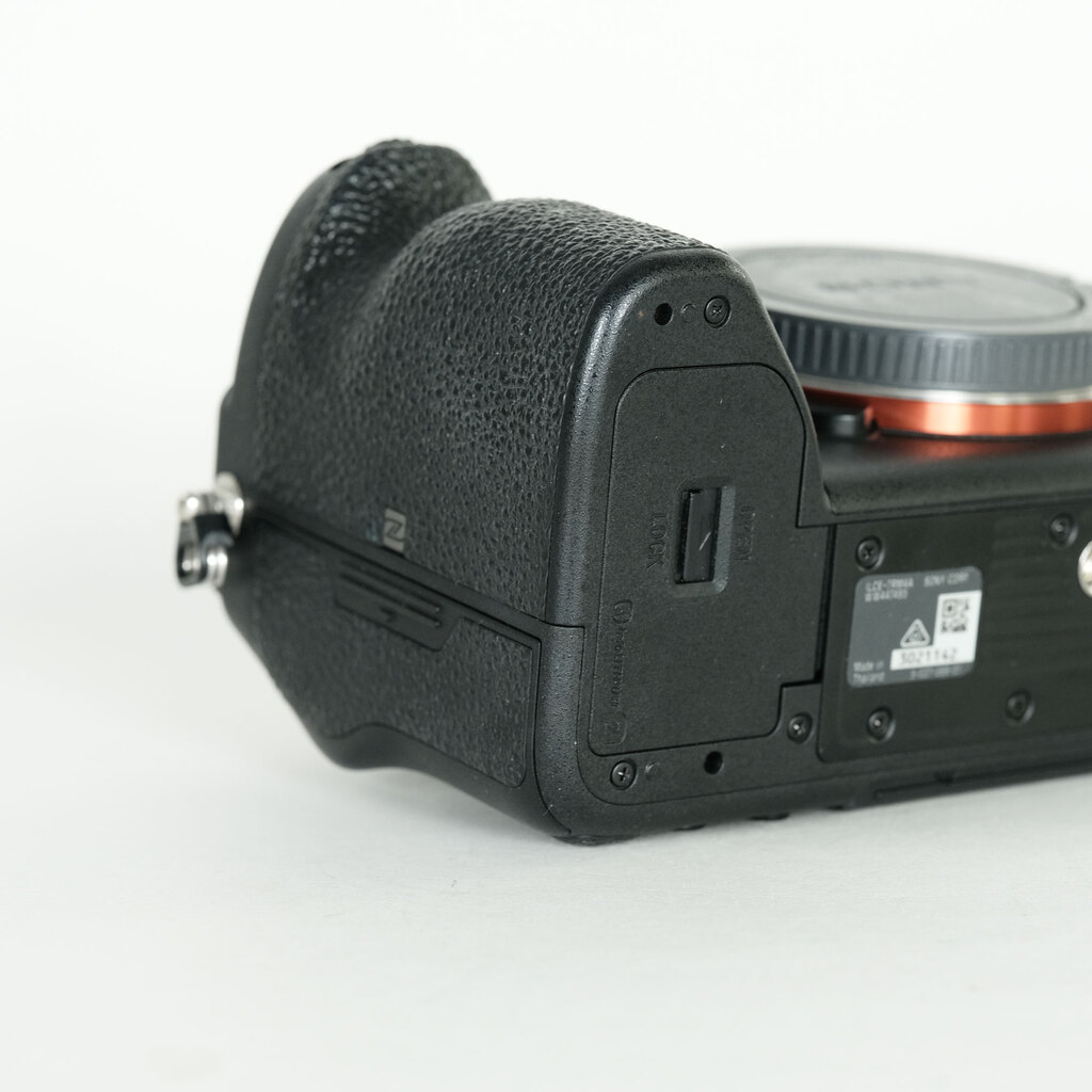 SONY α7RIV ボディ ILCE-7RM4A   【後期モデル 液晶下部にSONYロゴなし】