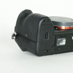 SONY α7RIV ボディ ILCE-7RM4A   【後期モデル 液晶下部にSONYロゴなし】