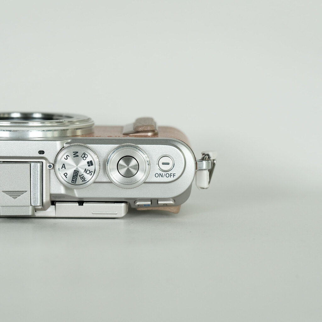 OLYMPUS PEN E-PL8 ボディ ブラウン