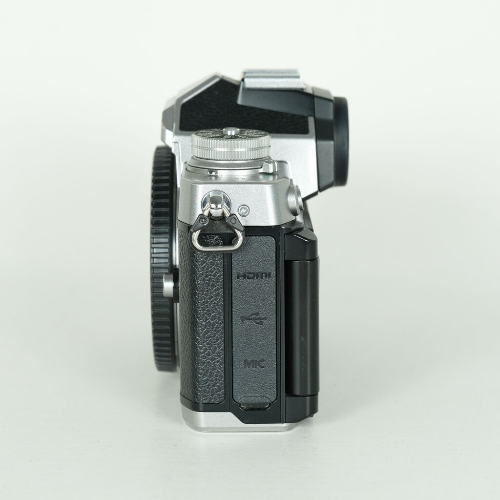 Nikon Z fc [�{�f�B �V���o�[]