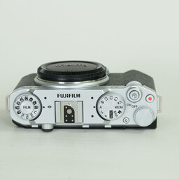 FUJIFILM X-M5