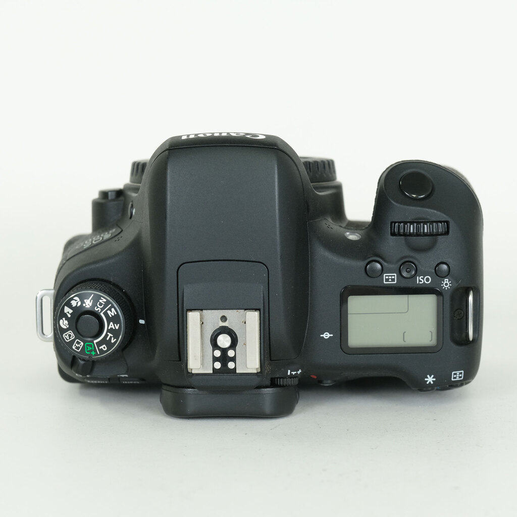 Canon EOS 8000D