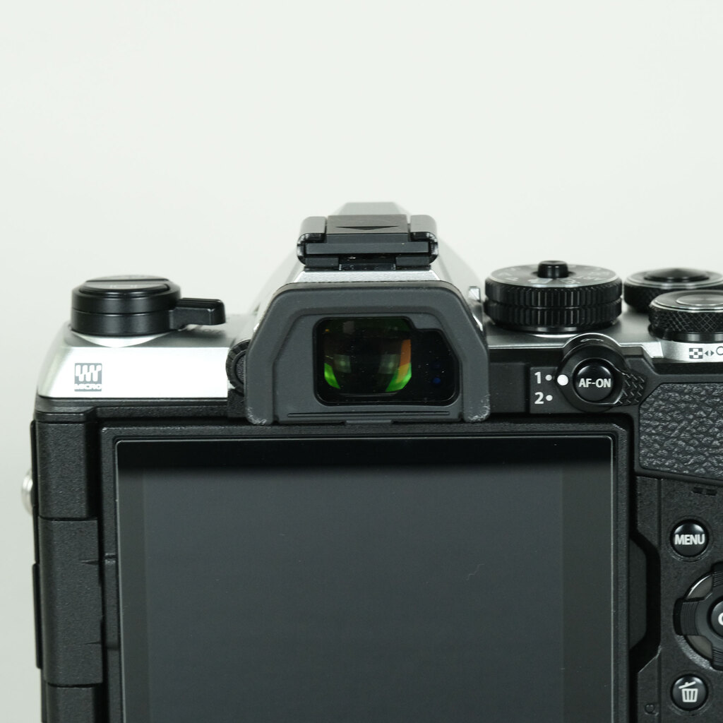 OM SYSTEM OM-5 Mark II ボディ シルバーの出品 | ONE SCENE（ワンシーン）