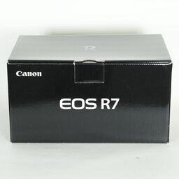 Canon EOS R7