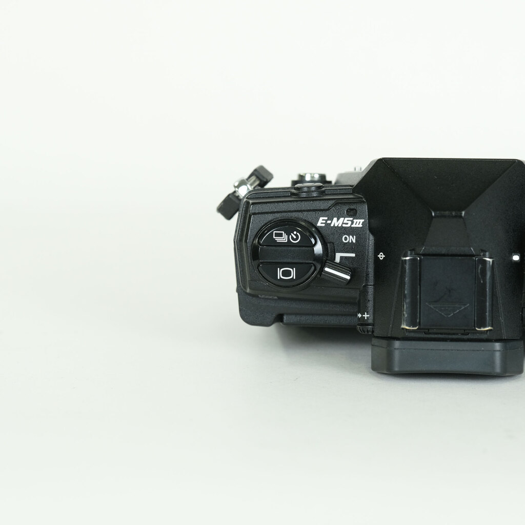 OLYMPUS OM-D E-M5 Mark III