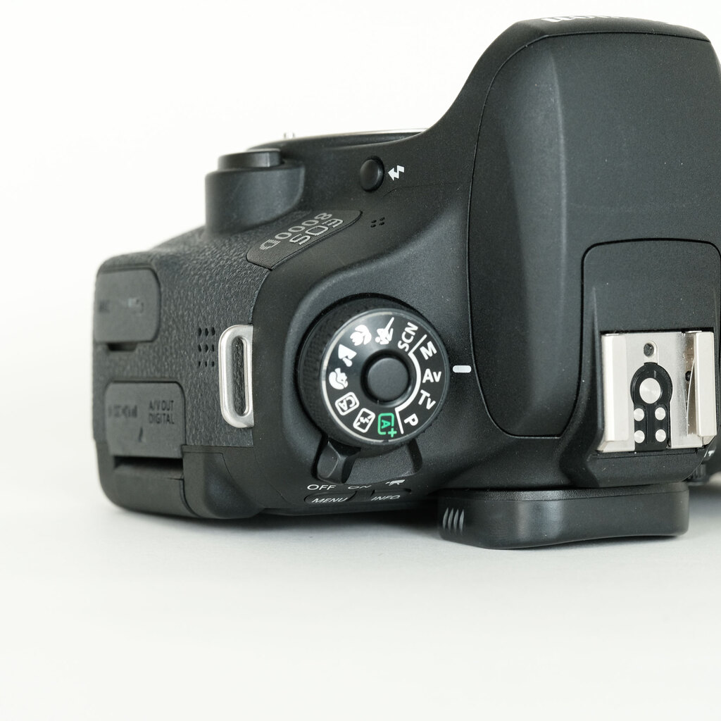 Canon EOS 8000D Canon EOS 8000D