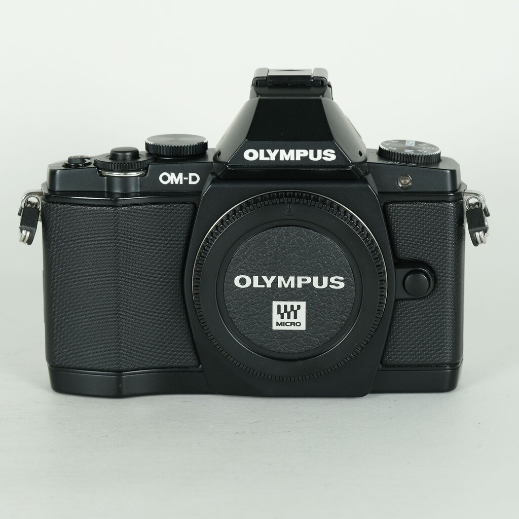OLYMPUS OM-D E-M5 �{�f�B �G���[�g�u���b�N