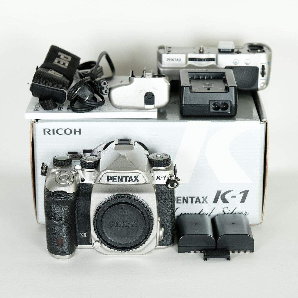 PENTAX K-1 Limited Silver〔バッテリーグリップ D-BG6 /バッテリー×2 / メタルホットシュー付属〕