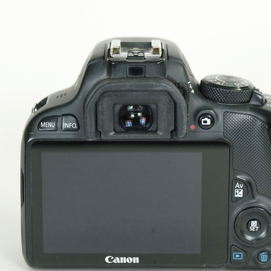 Canon EOS Kiss X7