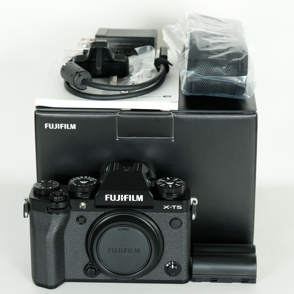 FUJIFILM X-T5 FUJIFILM X-T5
