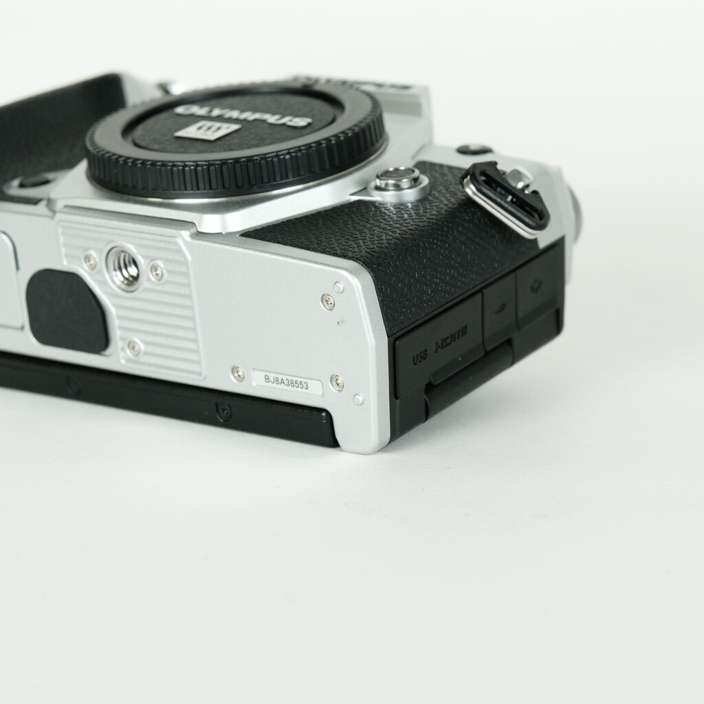 OLYMPUS OM-D E-M5 Mark III