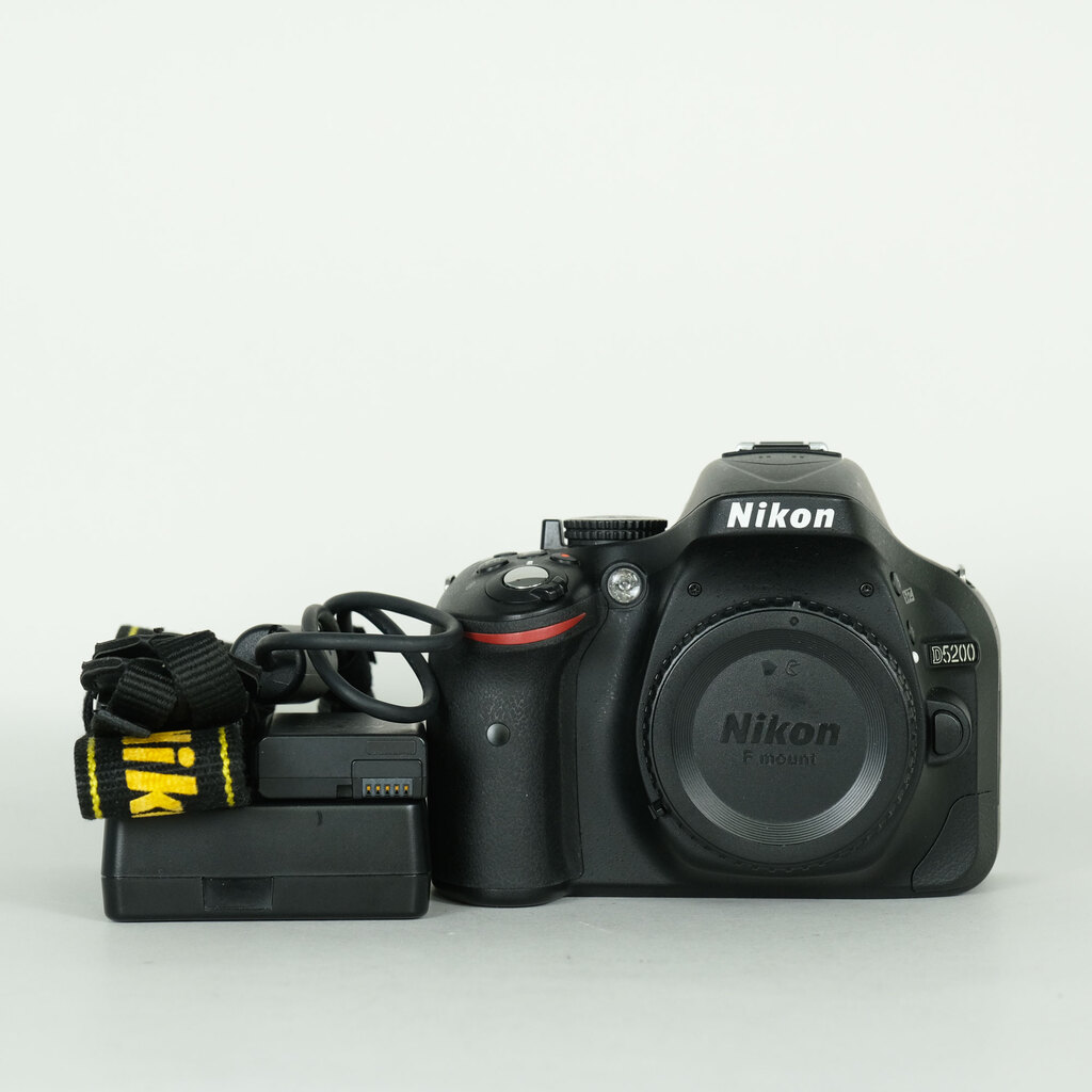Nikon D5200 ボディ ブラックの出品 | ONE SCENE（ワンシーン）